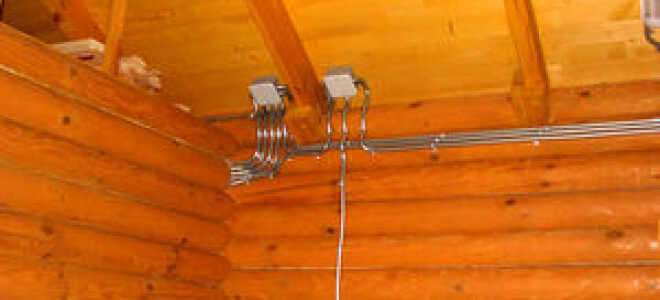 Правила монтажа электрики в деревянном доме
