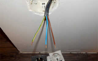 С какой стороны фаза в розетке