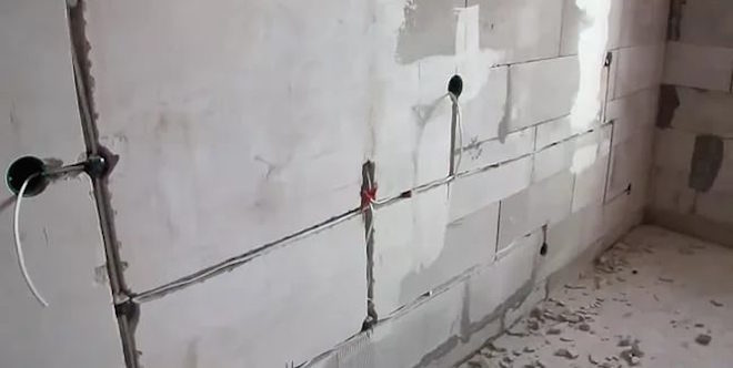 скрытая проводка в стене