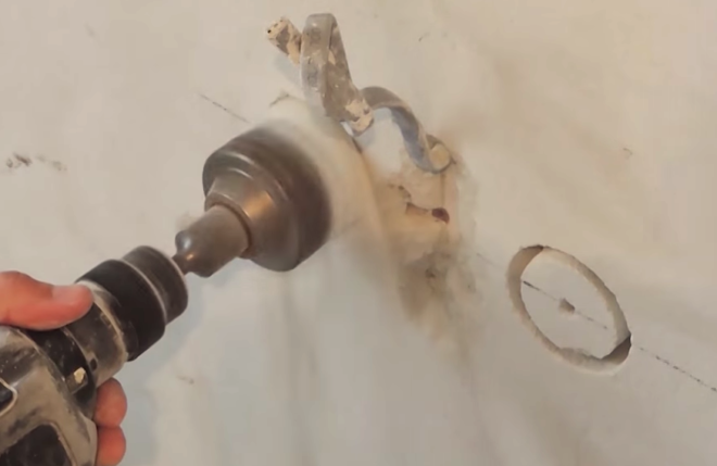 сверление отверстий для трех подрозетников