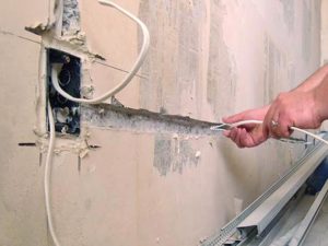 как проложить провод в штробе