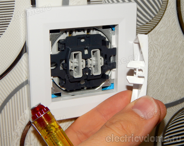 разбираем выключатель индикатором