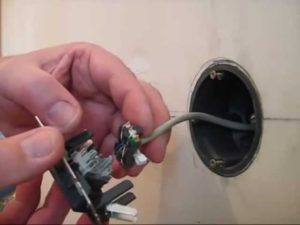 Монтад компьютерной розетки скрытой проводки