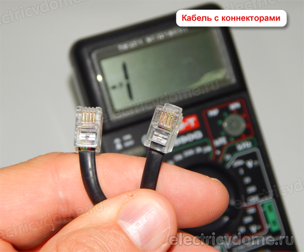 телефонный кабель в коннекторе