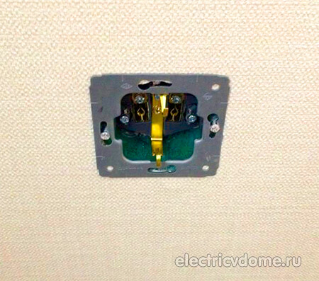 установка механизма розетки